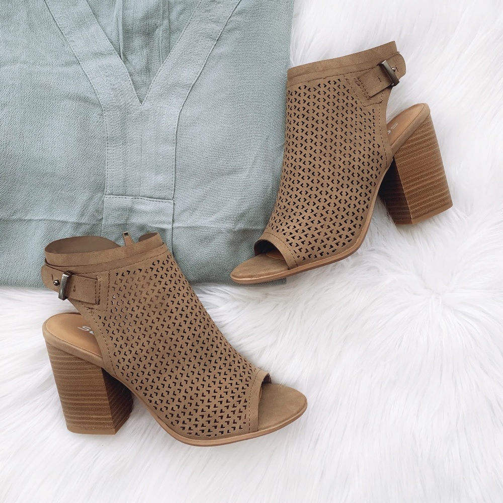 LAST 🆕 Naomi - Taupe Sandals